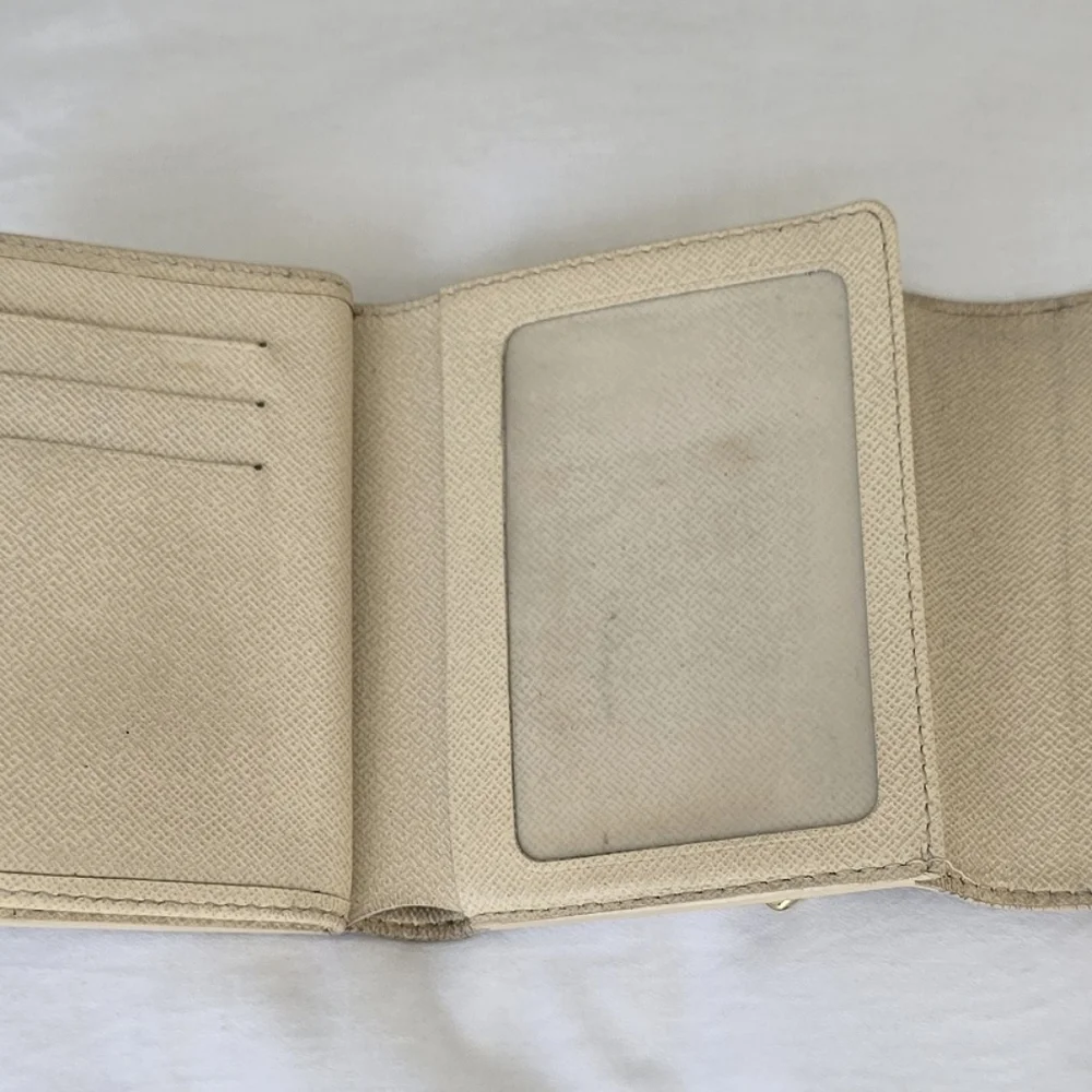 Louis Vuitton Damier Azur Wallet with Gold Clasp - Picture 3 of 8